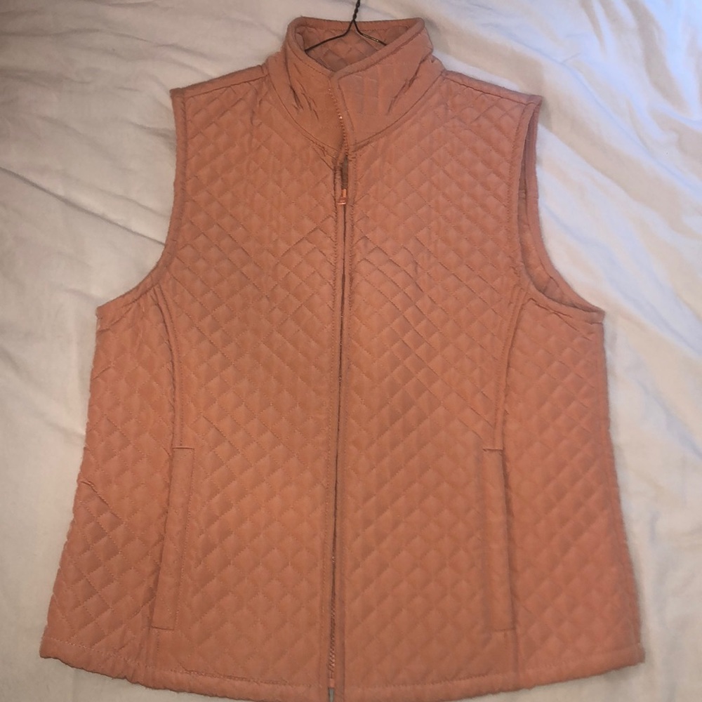 Women’s IZOD zip down vest.